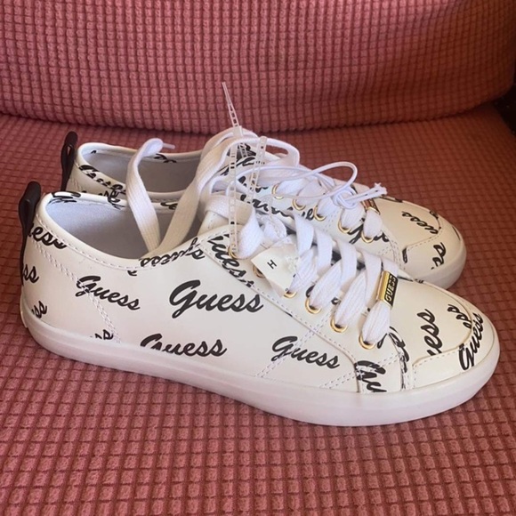 New GUESS Logo Women's Shoes - Picture 1 of 5